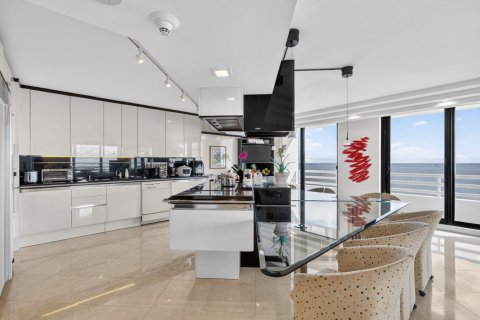 Copropriété à vendre à Boca Raton, Floride: 3 chambres, 289.58 m2 № 2261426 - photo 12