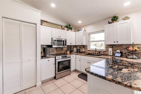 Villa ou maison à louer à Punta Gorda, Floride: 2 chambres, 93.27 m2 № 1767248 - photo 12