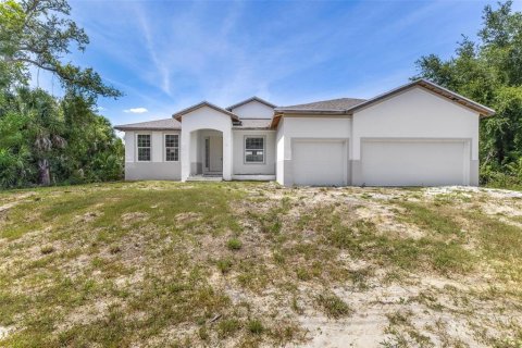 House in Port Charlotte, Florida 4 bedrooms, 247.12 sq.m. № 2107905