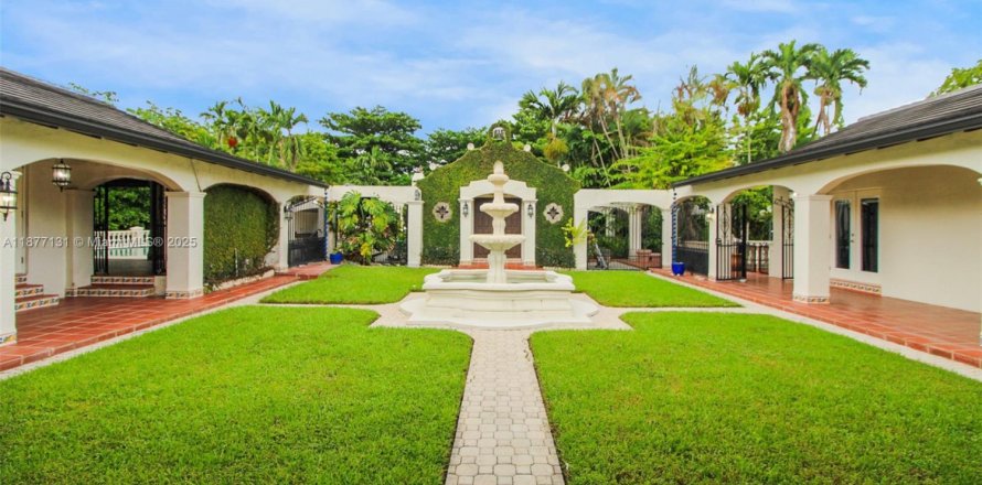 House in Miami, Florida 6 bedrooms, 600.98 sq.m. № 1896168