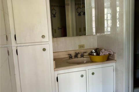 Condo in Sunny Isles Beach, Florida, 2 bedrooms  № 1882075 - photo 28