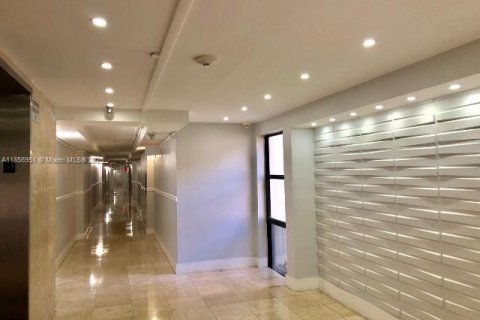 Condo in Sunny Isles Beach, Florida, 2 bedrooms  № 1882075 - photo 15