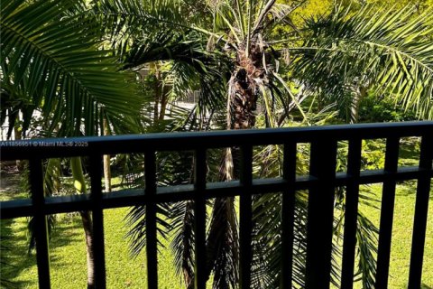 Condo in Sunny Isles Beach, Florida, 2 bedrooms  № 1882075 - photo 18