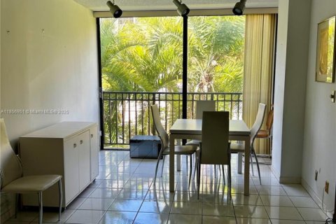 Condo in Sunny Isles Beach, Florida, 2 bedrooms  № 1882075 - photo 17