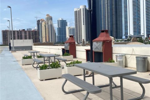 Condo in Sunny Isles Beach, Florida, 2 bedrooms  № 1882075 - photo 12