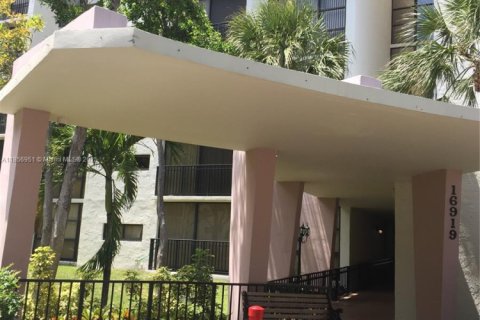 Condo in Sunny Isles Beach, Florida, 2 bedrooms  № 1882075 - photo 13