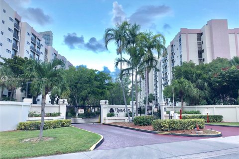 Condo in Sunny Isles Beach, Florida, 2 bedrooms  № 1882075 - photo 2