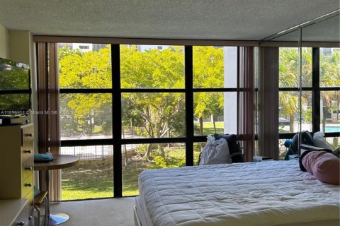 Condo in Sunny Isles Beach, Florida, 2 bedrooms  № 1882075 - photo 26