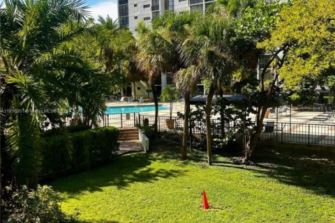 Condo in Sunny Isles Beach, Florida, 2 bedrooms  № 1882075 - photo 27