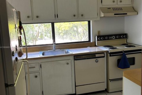 Condo in Sunny Isles Beach, Florida, 2 bedrooms  № 1882075 - photo 24