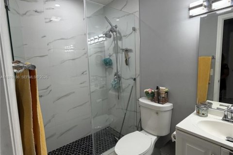 Townhouse in Miami, Florida 4 bedrooms, 166.67 sq.m. № 2043264 - photo 26