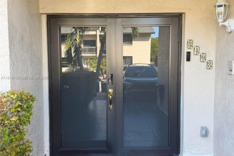 Townhouse in Miami, Florida 4 bedrooms, 166.67 sq.m. № 2043264 - photo 4