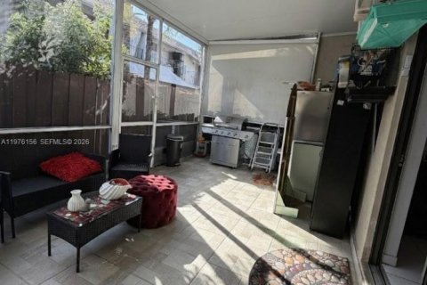 Townhouse in Miami, Florida 4 bedrooms, 166.67 sq.m. № 2043264 - photo 24