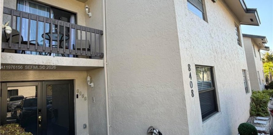 Townhouse in Miami, Florida 4 bedrooms, 166.67 sq.m. № 2043264