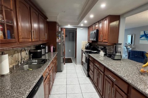 Townhouse in Miami, Florida 4 bedrooms, 166.67 sq.m. № 2043264 - photo 15