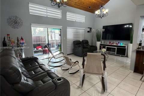 Townhouse in Miami, Florida 4 bedrooms, 166.67 sq.m. № 2043264 - photo 11