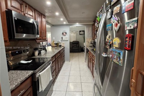 Townhouse in Miami, Florida 4 bedrooms, 166.67 sq.m. № 2043264 - photo 18