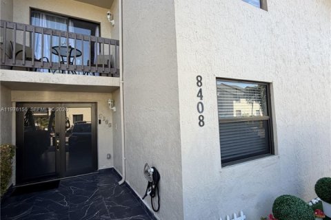 Townhouse in Miami, Florida 4 bedrooms, 166.67 sq.m. № 2043264 - photo 2