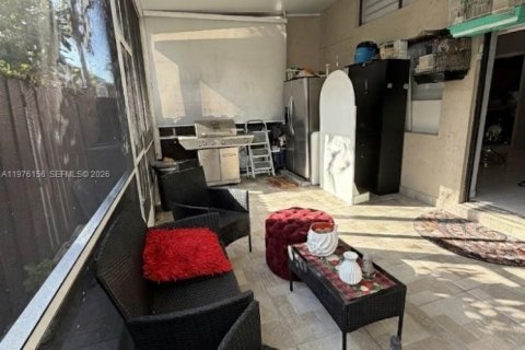 Townhouse in Miami, Florida 4 bedrooms, 166.67 sq.m. № 2043264 - photo 23