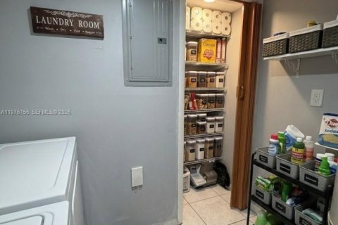 Townhouse in Miami, Florida 4 bedrooms, 166.67 sq.m. № 2043264 - photo 21