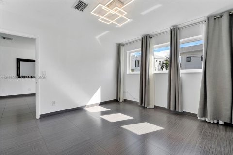 Villa ou maison à vendre à Aventura, Floride: 3 chambres, 157.38 m2 № 2372053 - photo 2