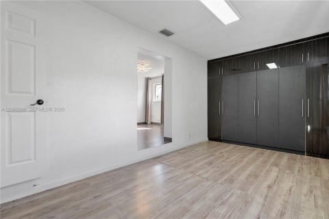 Villa ou maison à vendre à Aventura, Floride: 3 chambres, 157.38 m2 № 2372053 - photo 11