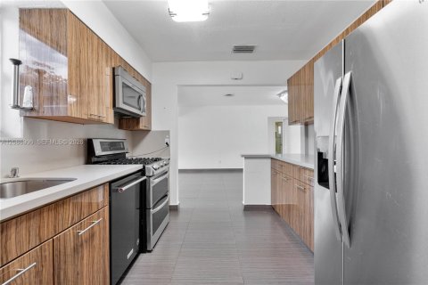Villa ou maison à vendre à Aventura, Floride: 3 chambres, 157.38 m2 № 2372053 - photo 5