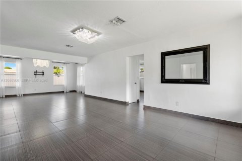 Villa ou maison à vendre à Aventura, Floride: 3 chambres, 157.38 m2 № 2372053 - photo 22