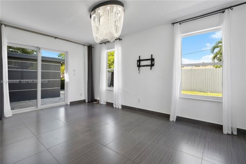 Villa ou maison à vendre à Aventura, Floride: 3 chambres, 157.38 m2 № 2372053 - photo 19