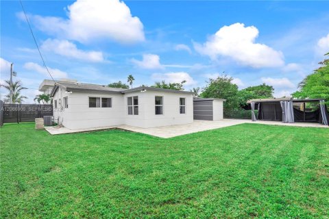 Villa ou maison à vendre à Aventura, Floride: 3 chambres, 157.38 m2 № 2372053 - photo 4