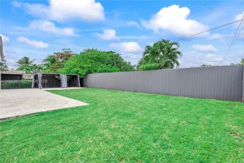 Villa ou maison à vendre à Aventura, Floride: 3 chambres, 157.38 m2 № 2372053 - photo 20