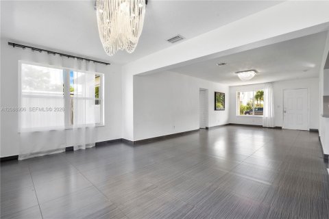 Villa ou maison à vendre à Aventura, Floride: 3 chambres, 157.38 m2 № 2372053 - photo 9