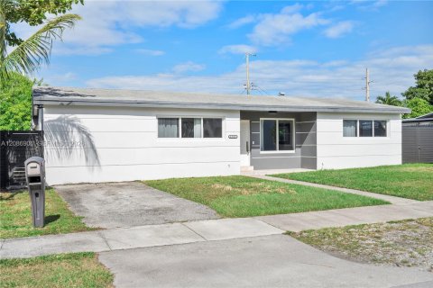 Villa ou maison à vendre à Aventura, Floride: 3 chambres, 157.38 m2 № 2372053 - photo 21