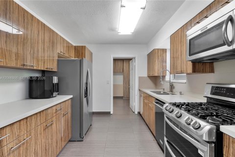 Villa ou maison à vendre à Aventura, Floride: 3 chambres, 157.38 m2 № 2372053 - photo 15