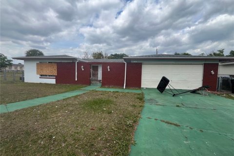 House in Orlando, Florida 4 bedrooms, 166.76 sq.m. № 1754914 - photo 1