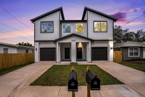 Propiedad comercial en Tampa, Florida 262.91 m2 № 2166392