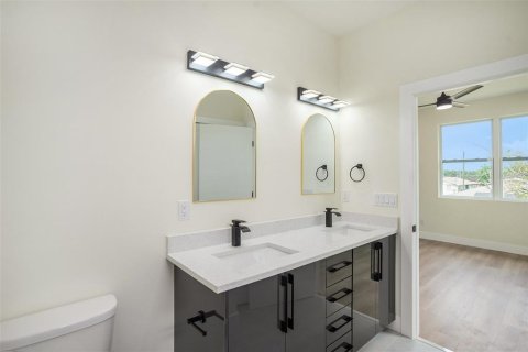 Propiedad comercial en venta en Tampa, Florida, 262.91 m2 № 2166392 - foto 16