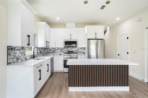 Propiedad comercial en venta en Tampa, Florida, 262.91 m2 № 2166392 - foto 10