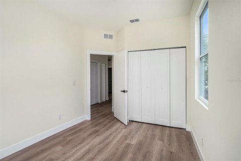 Propiedad comercial en venta en Tampa, Florida, 262.91 m2 № 2166392 - foto 20
