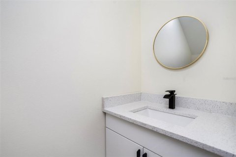 Propiedad comercial en venta en Tampa, Florida, 262.91 m2 № 2166392 - foto 13