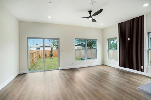Propiedad comercial en venta en Tampa, Florida, 262.91 m2 № 2166392 - foto 7
