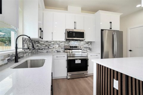 Propiedad comercial en venta en Tampa, Florida, 262.91 m2 № 2166392 - foto 12