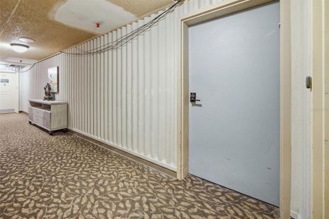 Condo in Tampa, Florida, 2 bedrooms  № 2394261 - photo 2