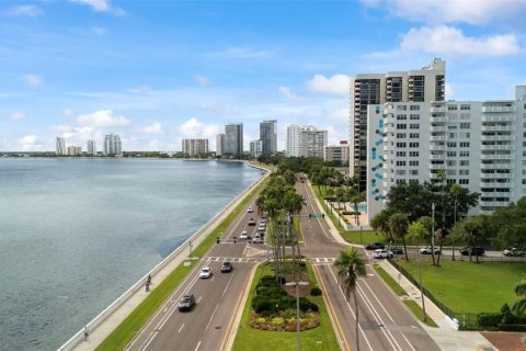 Condo in Tampa, Florida, 2 bedrooms  № 2394261 - photo 18