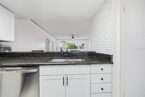 Condo in Tampa, Florida, 2 bedrooms  № 2394261 - photo 6
