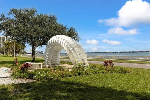 Condo in Tampa, Florida, 2 bedrooms  № 2394261 - photo 22