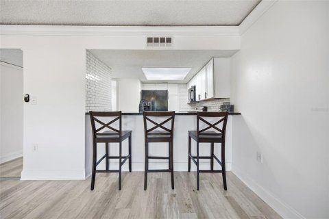 Condo in Tampa, Florida, 2 bedrooms  № 2394261 - photo 7
