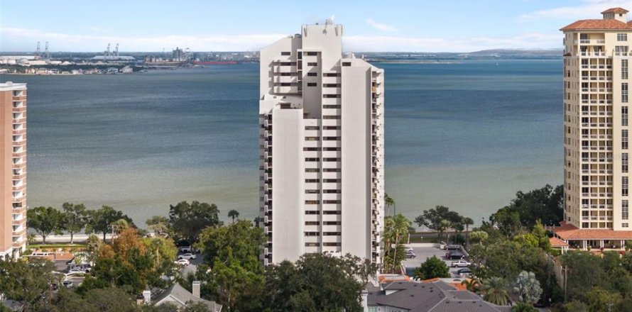 Condo in Tampa, Florida, 2 bedrooms  № 2394261