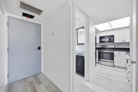 Condo in Tampa, Florida, 2 bedrooms  № 2394261 - photo 3