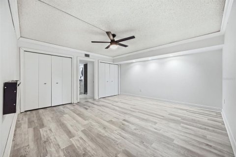 Condo in Tampa, Florida, 2 bedrooms  № 2394261 - photo 10